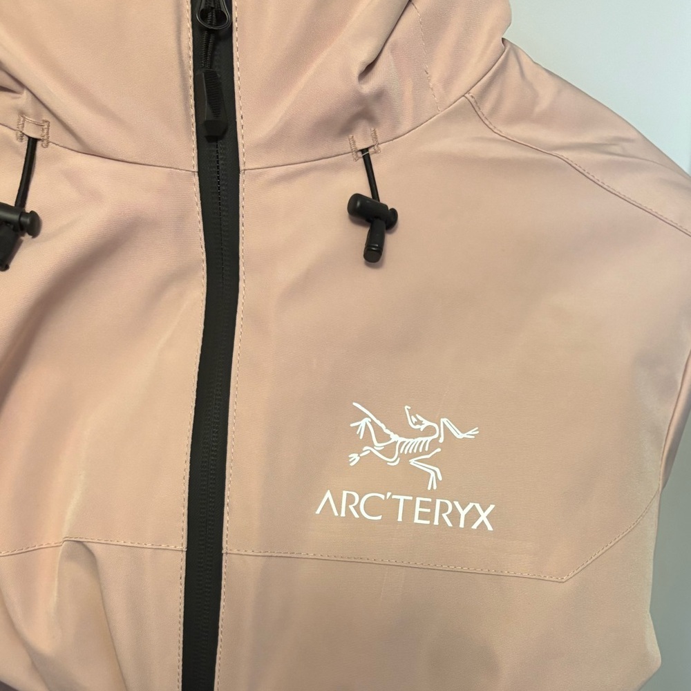 Arc'teryx Women's Light Pink Ski Jacket - Picture 2 of 4
